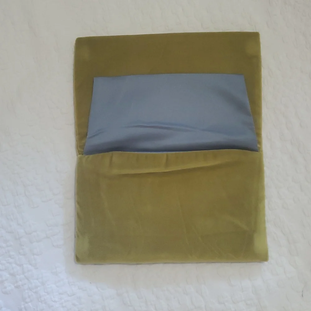 GUCCI AUTHENTIC VELVET SOFT PADDED  EYEGLASSIS/SUNGLASSES POUCH  CASE 8